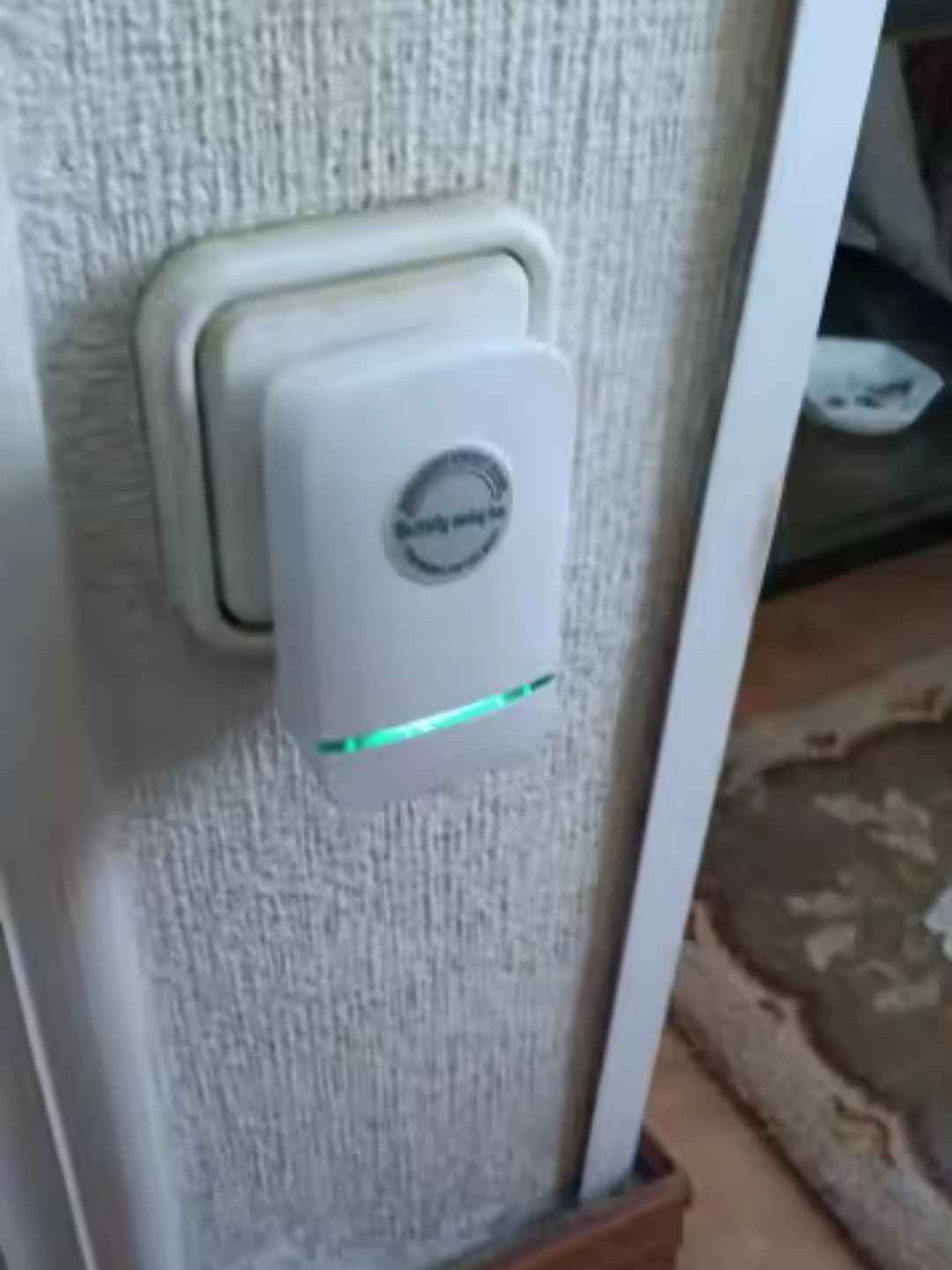 Energy Saver Pro — zielona dioda LED pracuje 24/7